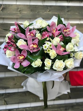 Букет цветов из: Розы и Хризантемы в Полянском