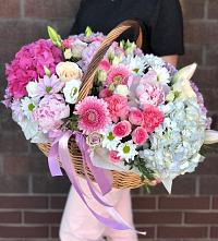 Композиция солнечный день в Полянском Цветочная композиция из Розы, Хризантемы, Пионы и Лизиантусы в корзине в Полянском