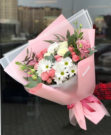 Букет цветов из: Розы, Лизиантусы и Хризантемы в Полянском